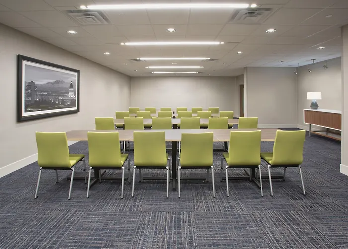 Holiday Inn Express & Suites Downtown Ottawa East By Ihg